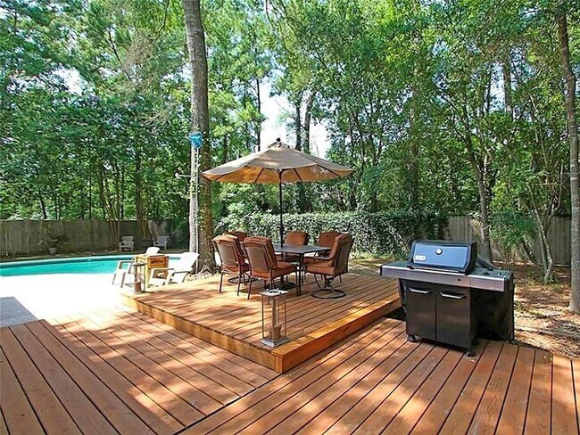 Building Photo - 42 Village Knoll Pl