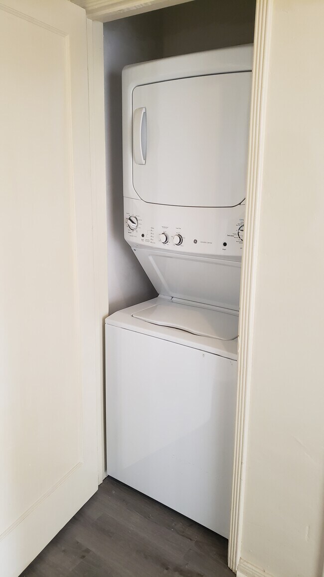 in-unit washer, dryer - 11043 Ophir Dr