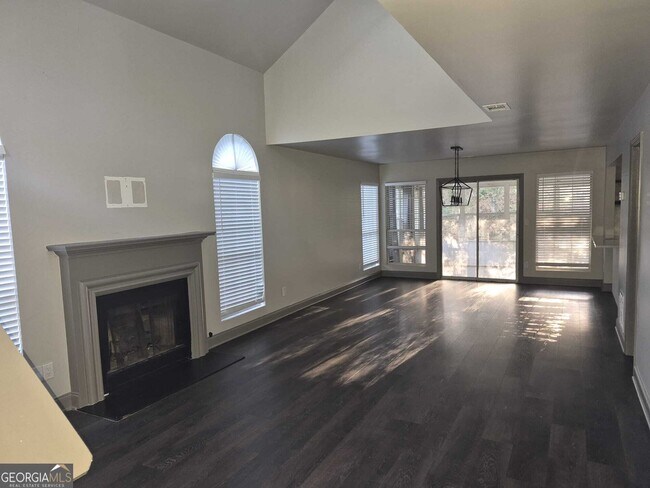Building Photo - 1020 Hampton Hill Ct