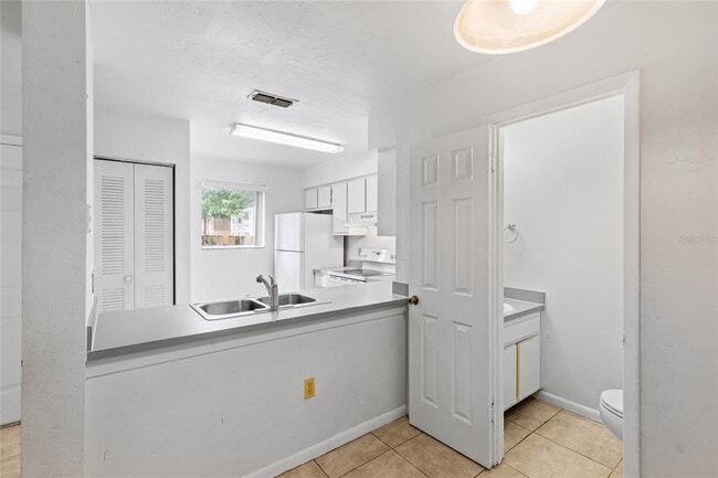 Building Photo - 2219 SW 39th Way