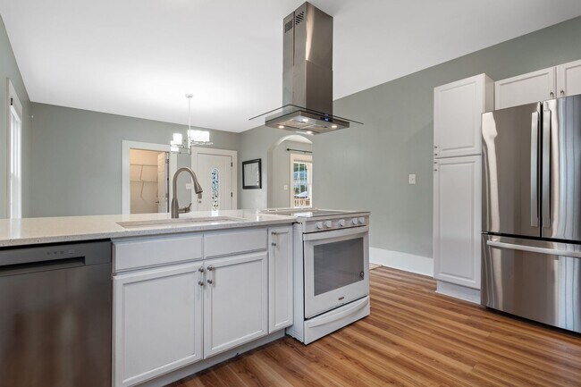 Building Photo - Beautifully Renovated 2 Bed / 2 Bath Home with Fenced Yard in Durham!