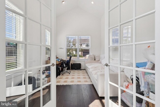 Building Photo - 2 Dogleg Ln