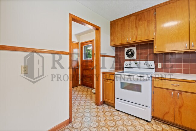 Building Photo - 860 Fabrique St