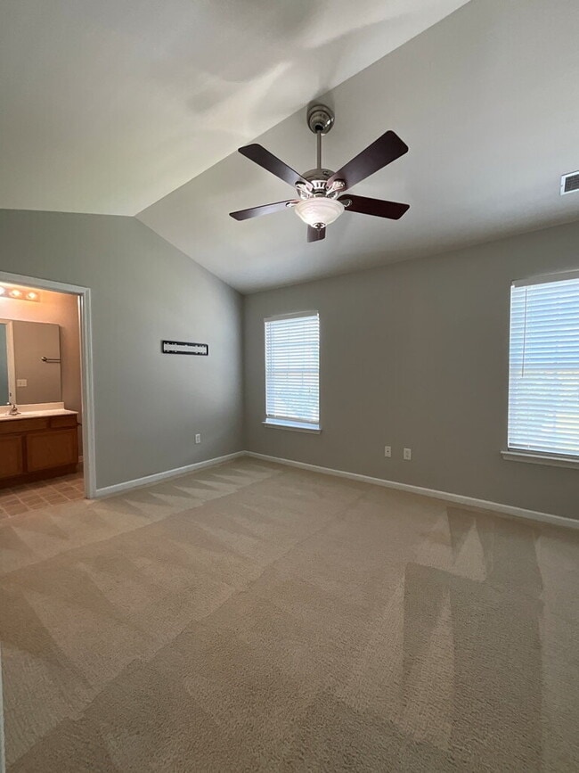 Building Photo - Spacious Townhome in Pooler