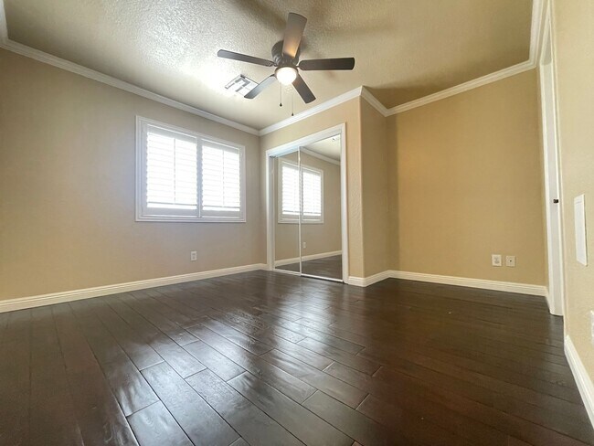 Building Photo - Gorgeous 2-story home in the Green Valley ...
