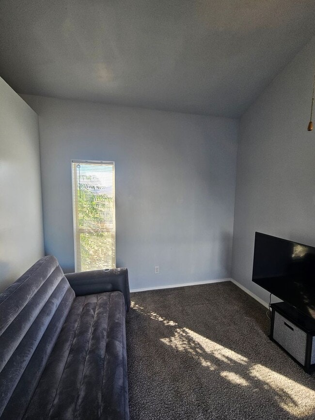 Building Photo - Beautiful, spacious single-family home