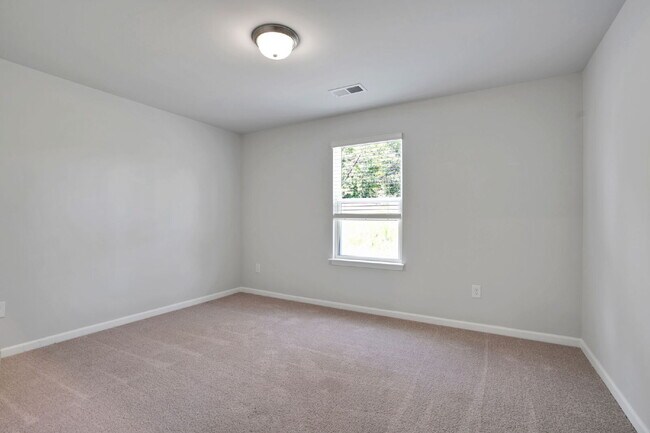 Building Photo - Elegant 4 Bedroom 2.5 Bathroom Home Near Downtown Greenville $2,500/mo rent