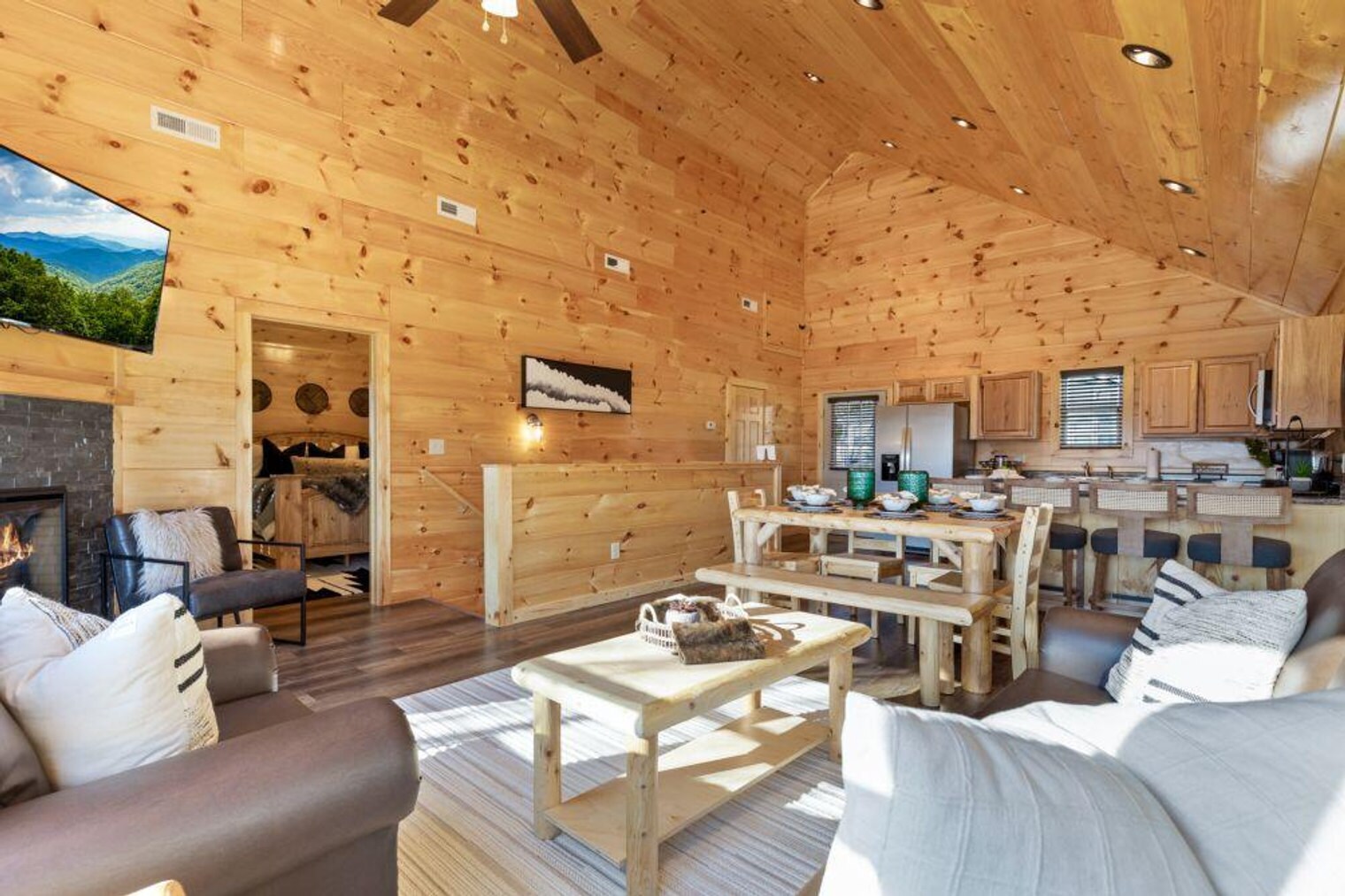 Building Photo - 3936 Valley View Dr