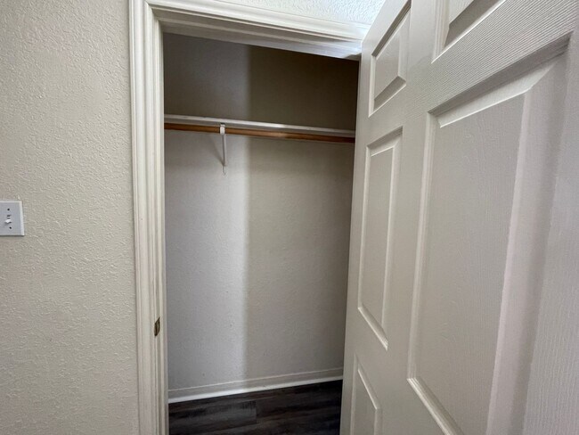 Building Photo - 1606 Dugger Cir