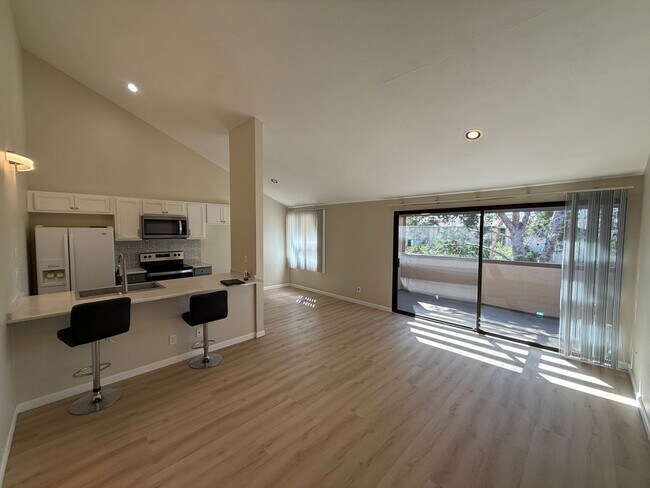 Primary Photo - Beautifully upgraded 1 bed 1 bath with uti...
