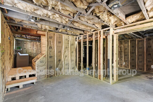 Building Photo - 3227 E 5th Ave