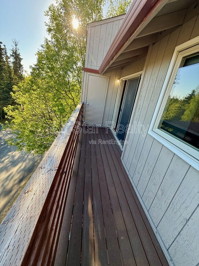 Building Photo - 9625 Independence Dr