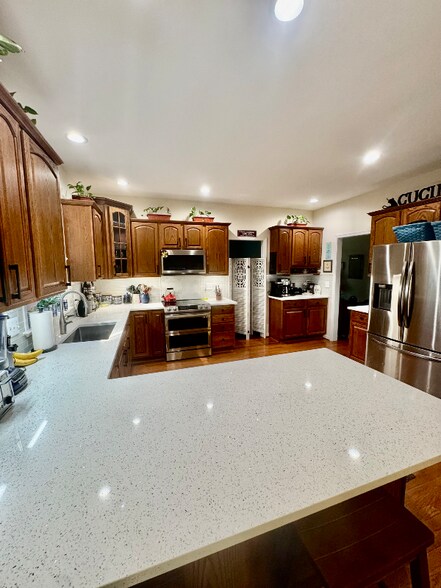 Building Photo - 301 Mt Pleasant Dr