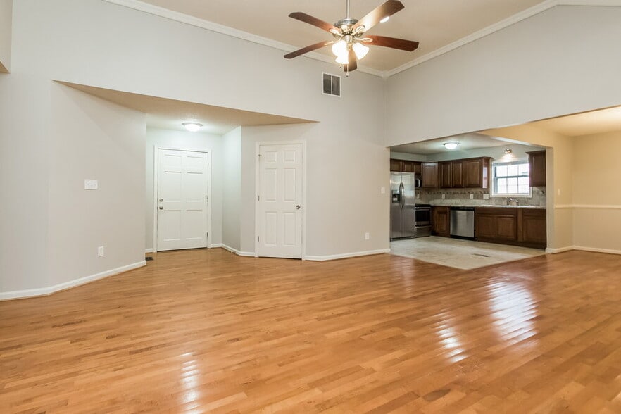 Building Photo - 2663 Candler Dr