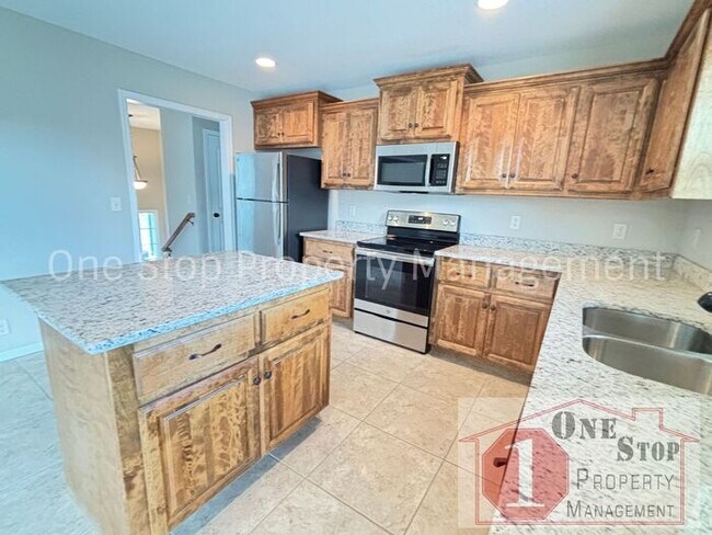 Building Photo - Brand NEW gorgeous 4 bedroom, 3 bath home ...