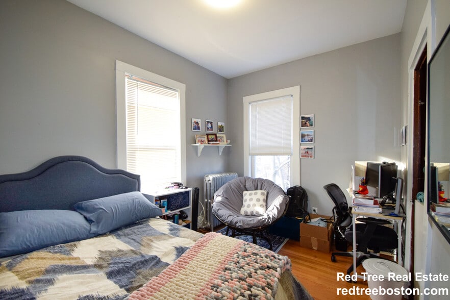 Building Photo - 85 Surrey St