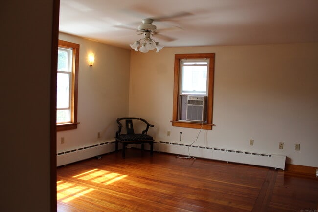 Building Photo - 126 Chestnut St