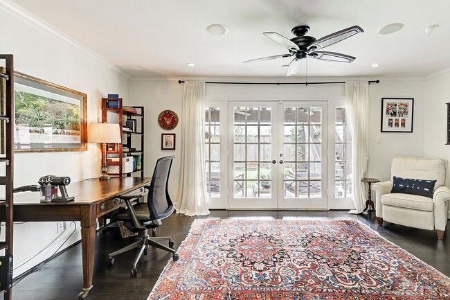 Building Photo - 2829 Sunset Blvd