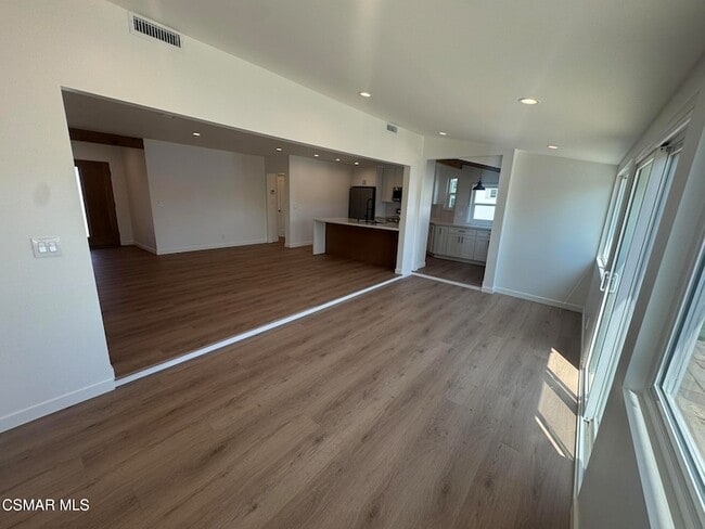 Building Photo - 21420 Chatsworth St