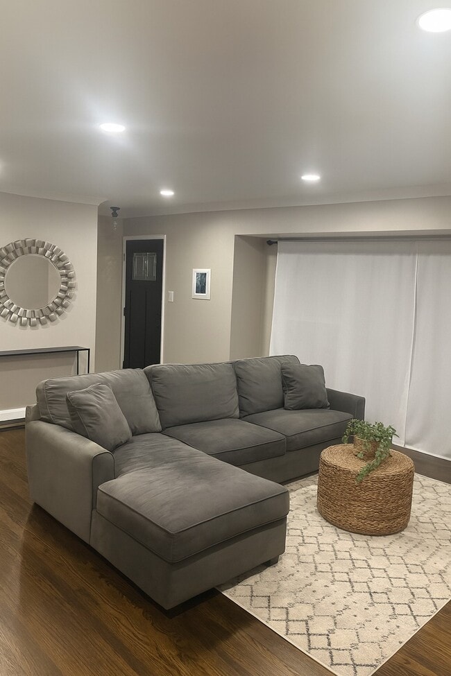 Building Photo - 9127 Central Ave