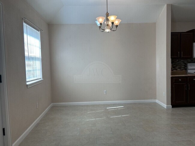 Building Photo - 4910 Parkwood Dr