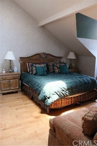 Building Photo - 4 Village Bay