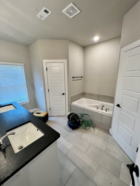 Building Photo - 2735 S Olive Ct