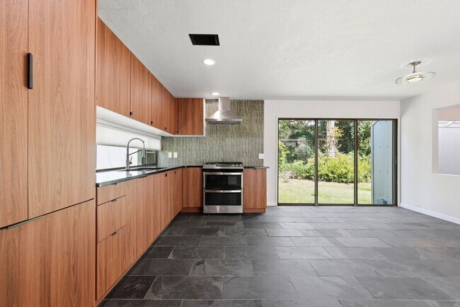 Building Photo - 2266 SW 43rd Pl