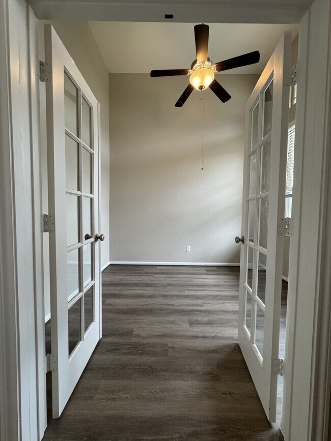 Building Photo - 197 Bloomhill Pl