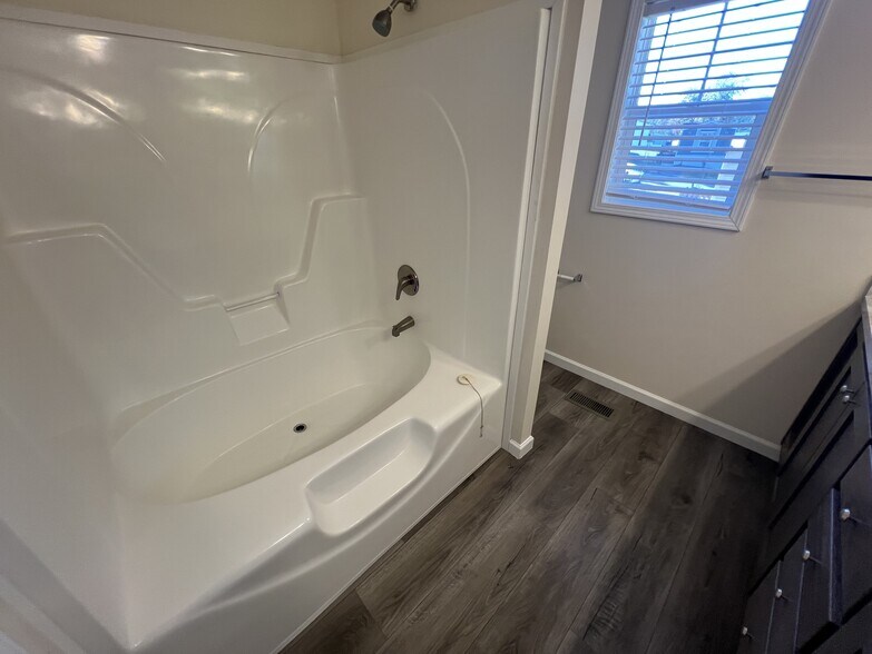 Building Photo - 258 Field Pine Dr