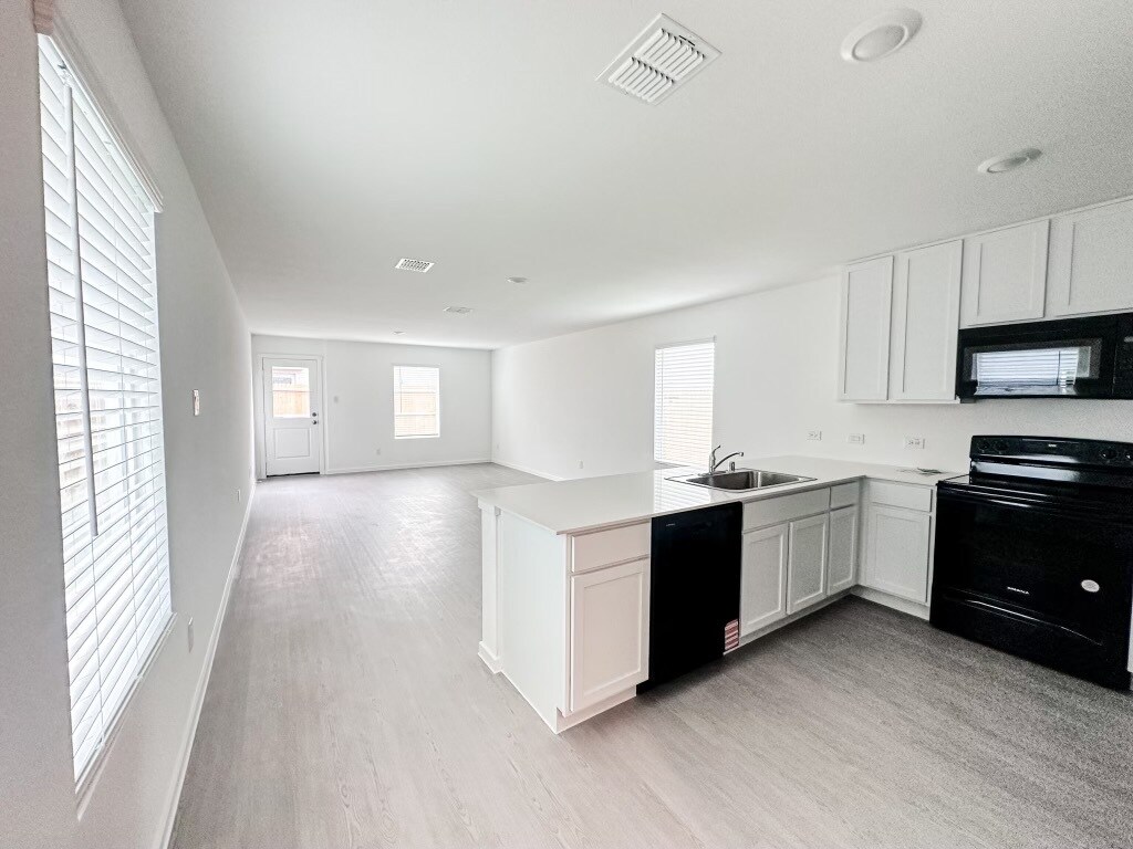 Building Photo - 910 Sandhill Crane Ln