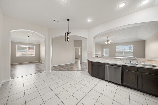 Building Photo - 24503 Lakecrest Bend Dr