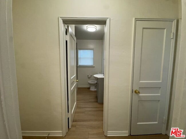 Building Photo - 127 N Doheny Dr