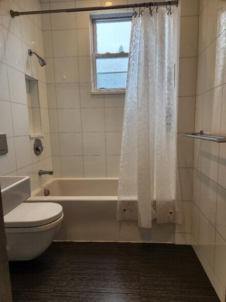 Building Photo - 54 Hausman St
