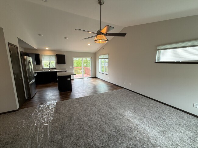 Building Photo - 930 Waters Edge Ct