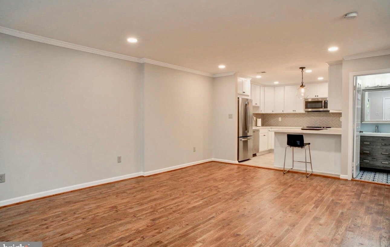 Building Photo - 2510 Fairfax Dr