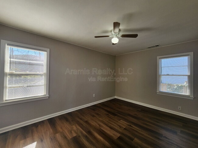 Building Photo - 274 Booker St SW