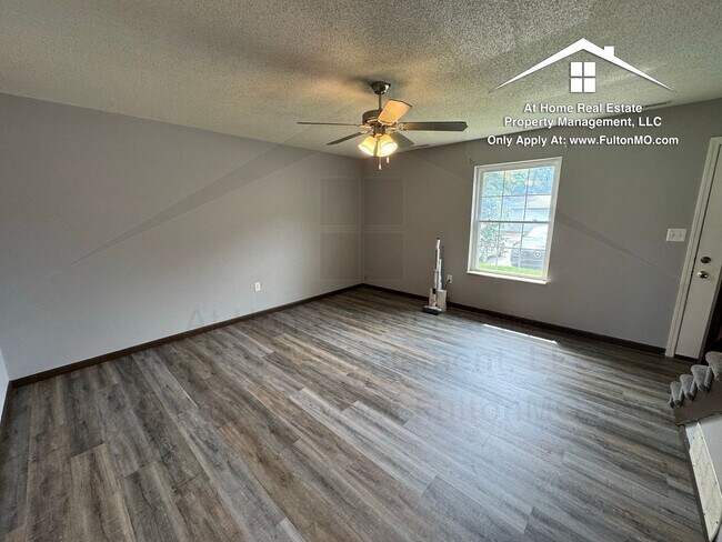 Building Photo - 533 Collier Ln