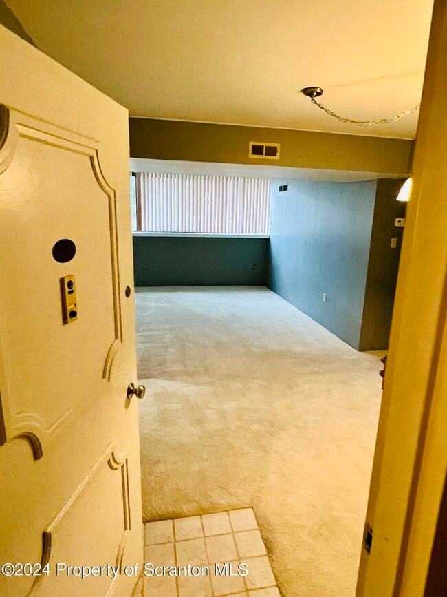 Primary Photo - 220 Linden St