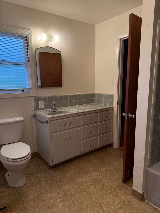 Building Photo - Charming 2-Bedroom Auburn Home with Beautiful Covered Patio!