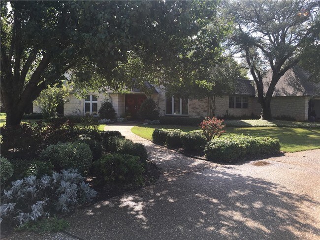 Building Photo - 6800 Western Oaks Blvd