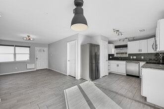 Building Photo - 6705 Sherwood Dr