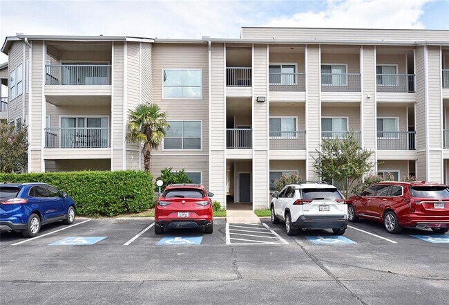 Building Photo - 12800 Melville Dr