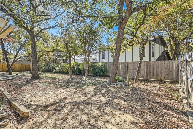 Building Photo - ? Modern 3-Bedroom Bedford Home with Spacious Layout ?