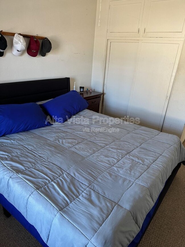 Building Photo - 4859 Santa Cruz Ave