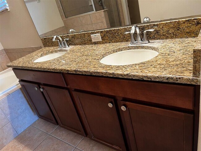 Building Photo - 2616 Carrickton Cir