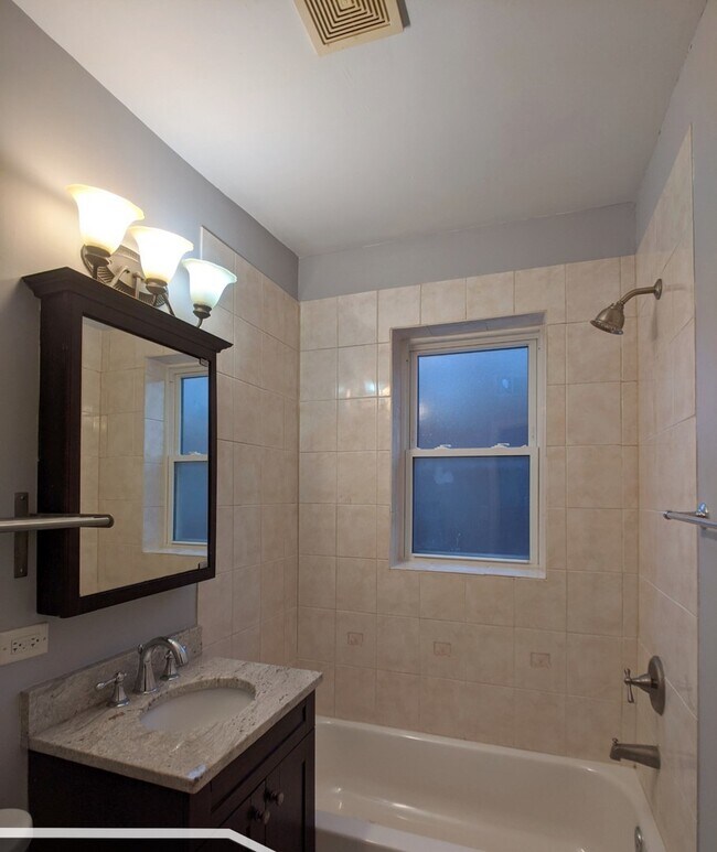 Building Photo - 5027 N Harding Ave