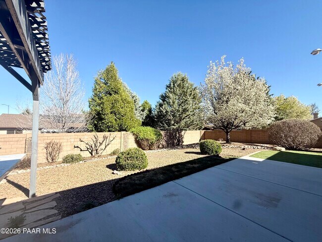 Building Photo - 7861 N Rambling Ln