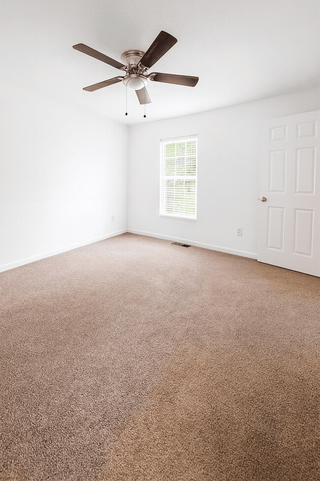 Building Photo - 5815 Parkview Ln