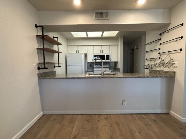 Building Photo - Springdale Condo
